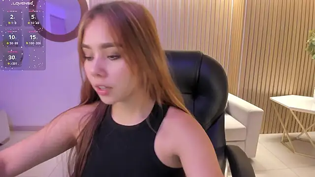 Snapshot of CarolineGraceX chatting on December 17, 3:17 am CarolineGraceX online show from December 17, 3:17 am