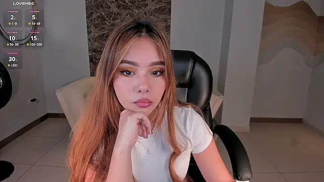 Snapshot of CarolineGraceX chatting on January 11, 10:29 am CarolineGraceX online show from January 11, 10:29 am