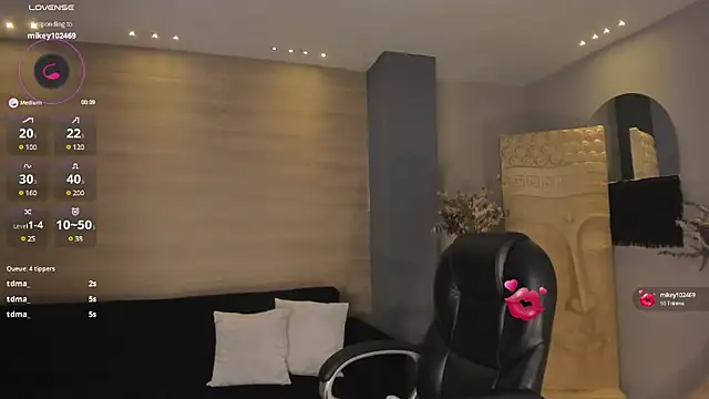 Snapshot of CarolineGraceX chatting on January 27, 5:15 pm CarolineGraceX online show from January 27, 5:15 pm