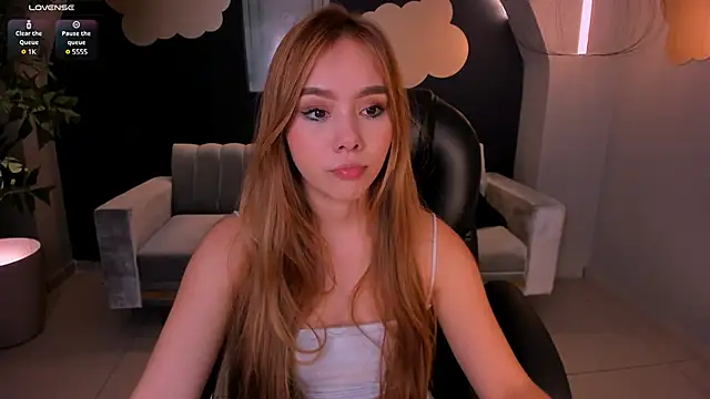 Snapshot of CarolineGraceX chatting on January 31, 10:52 am CarolineGraceX online show from January 31, 10:52 am