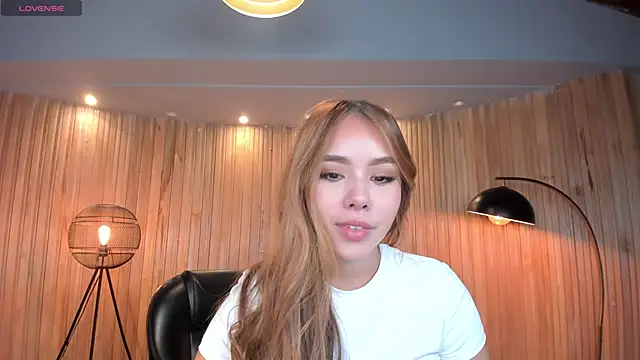 Snapshot of CarolineGraceX chatting on March 11, 10:40 am CarolineGraceX online show from March 11, 10:40 am