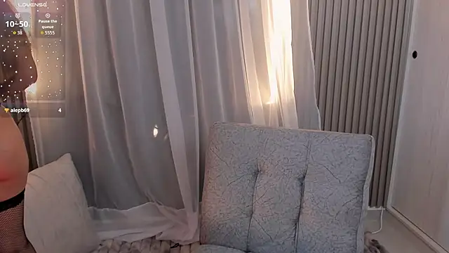 CarolineGraceX online show from June 2, 1:57 pm