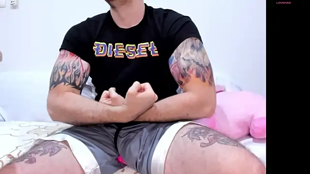 Snapshot of JayXCee_Official chatting on December 14, 3:36 pm JayXCee Official online show from December 14, 3:36 pm