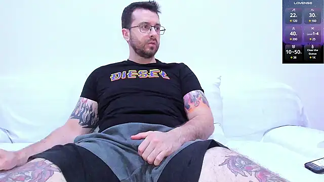 Snapshot of JayXCee_Official chatting on December 28, 3:37 pm JayXCee Official online show from December 28, 3:37 pm