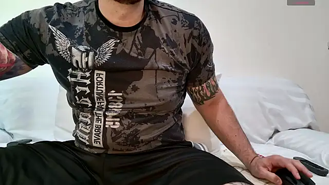 Snapshot of JayXCee_Official chatting on January 6, 4:26 am JayXCee Official online show from January 6, 4:26 am