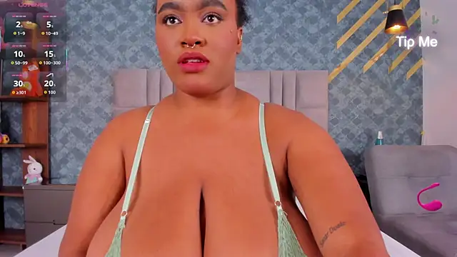 NiiaMoore online show from December 22, 8:28 pm