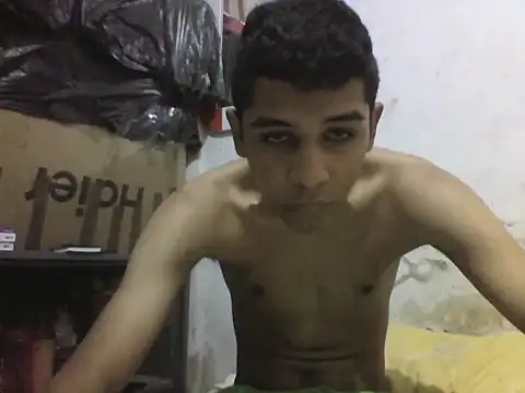 Snapshot of Leopardogonza chatting on May 17, 2:13 pm Leopardogonza online show from May 17, 2:13 pm