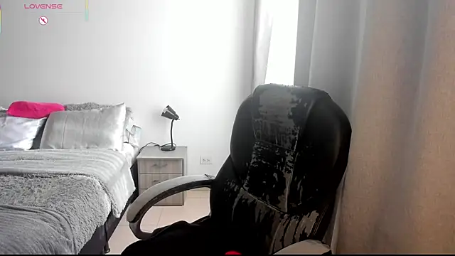 Snapshot of Im_coco chatting on April 7, 12:27 pm Im coco online show from April 7, 12:27 pm