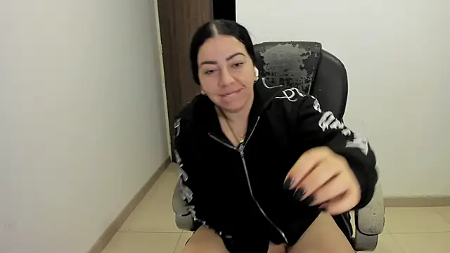 Snapshot of Im_coco chatting on May 2, 11:32 pm Im coco online show from May 2, 11:32 pm