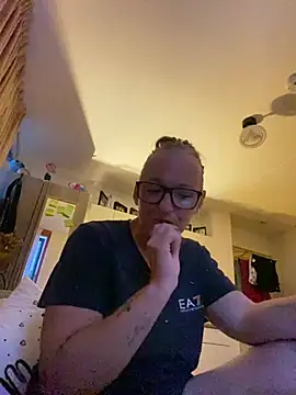 Snapshot of KikiDenhaag chatting on July 5, 3:13 am KikiDenhaag online show from July 5, 3:13 am