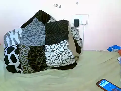 Snapshot of sweet_rozie chatting on October 18, 8:15 am sweet rozie online show from October 18, 8:15 am