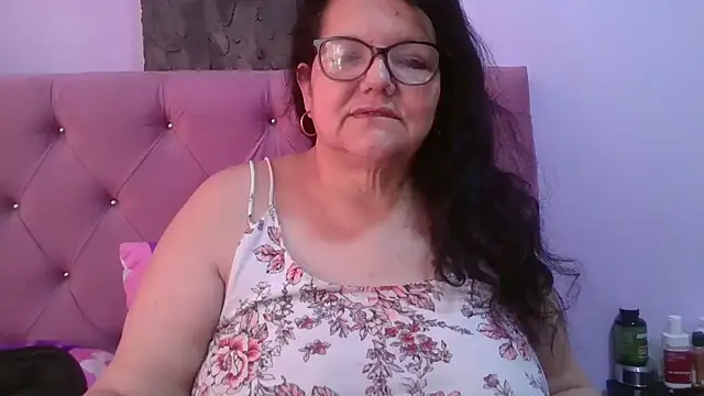 Snapshot of kassandra02 chatting on July 14, 1:50 pm kassandra02 online show from July 14, 1:50 pm