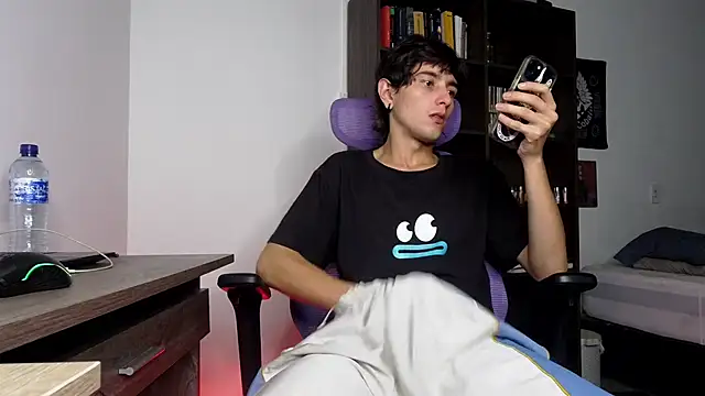 alex connorr online show from November 18, 3:12 am