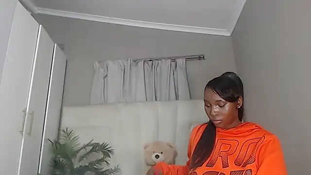 naughtyblackdolie online show from February 19, 3:02 am