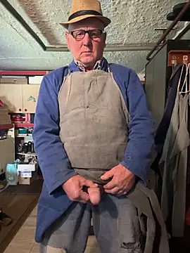 Snapshot of oldgayman chatting on September 27, 7:57 am oldgayman online show from September 27, 7:57 am