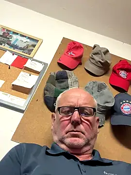 Snapshot of oldgayman chatting on October 8, 2:14 pm oldgayman online show from October 8, 2:14 pm