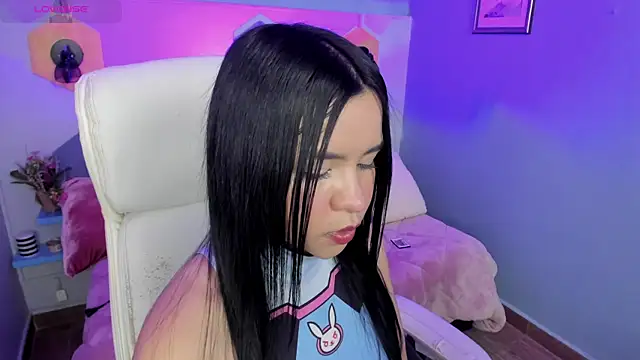 Hanna  Becker  online show from December 14, 4:23 am