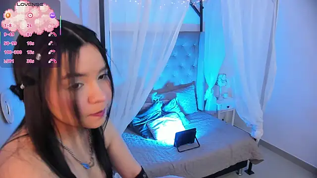 Hanna  Becker  online show from October 3, 3:58 am