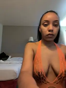 juicyyy323 online show from January 18, 6:43 pm