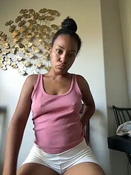 juicyyy323 online show from October 5, 7:34 pm