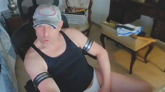 Snapshot of slzypvtpig chatting on May 9, 7:46 am slzypvtpig online show from May 9, 7:46 am