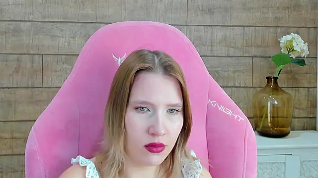 LiliLinn online show from October 20, 4:57 am