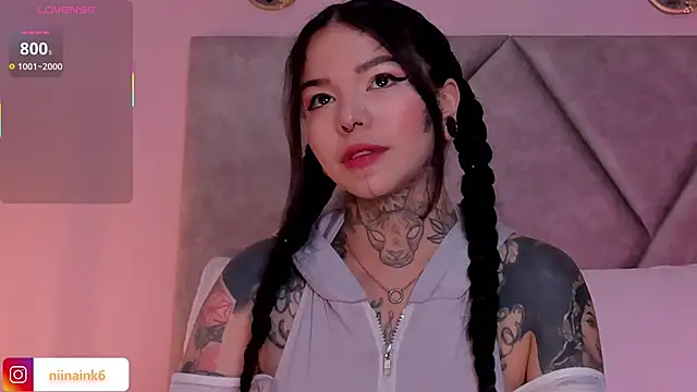 Snapshot of NinaInk chatting on October 12, 3:00 pm NinaInk online show from October 12, 3:00 pm