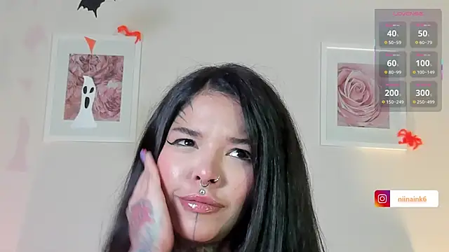 Snapshot of NinaInk chatting on October 21, 2:07 pm NinaInk online show from October 21, 2:07 pm