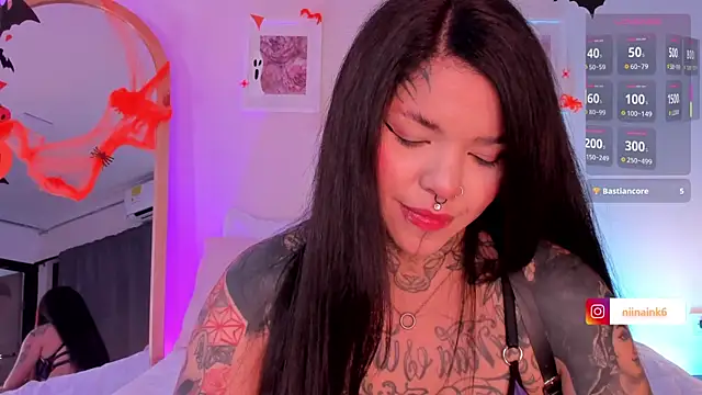 Snapshot of NinaInk chatting on October 23, 12:04 pm NinaInk online show from October 23, 12:04 pm