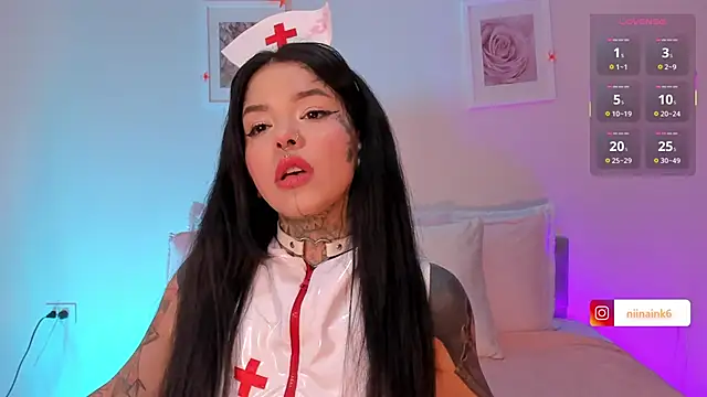 Snapshot of NinaInk chatting on October 26, 1:39 pm NinaInk online show from October 26, 1:39 pm