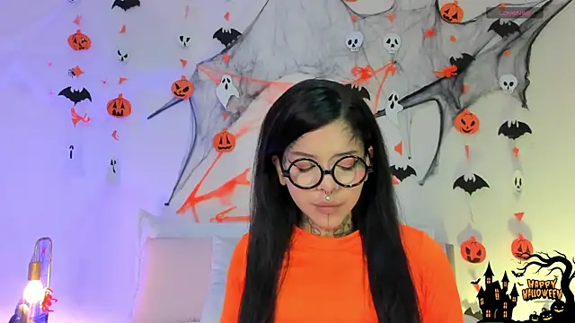 Snapshot of NinaInk chatting on October 28, 11:36 am NinaInk online show from October 28, 11:36 am