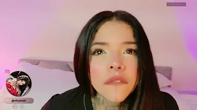 Snapshot of NinaInk chatting on November 12, 1:22 pm NinaInk online show from November 12, 1:22 pm