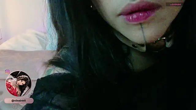 Snapshot of NinaInk chatting on November 15, 2:24 pm NinaInk online show from November 15, 2:24 pm