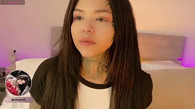 Snapshot of NinaInk chatting on November 20, 12:05 pm NinaInk online show from November 20, 12:05 pm