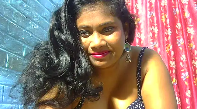 Snapshot of sexy_roma chatting on December 3, 3:22 pm sexy roma online show from December 3, 3:22 pm