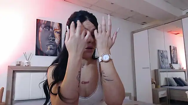 Snapshot of LaylaCruzRose chatting on December 9, 7:50 am LaylaCruzRose online show from December 9, 7:50 am
