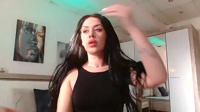 Snapshot of LaylaCruzRose chatting on February 14, 6:34 am LaylaCruzRose online show from February 14, 6:34 am
