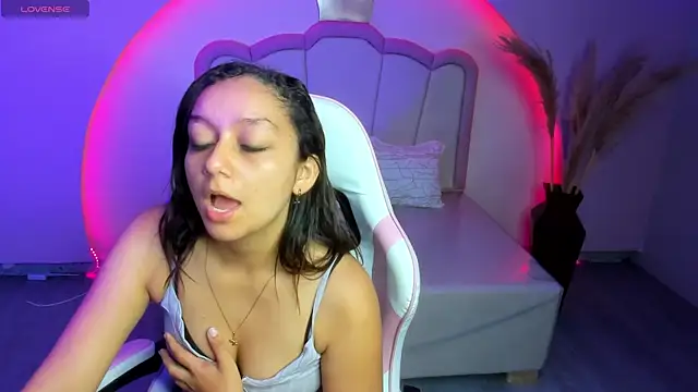 Snapshot of katy_sweet19 chatting on January 18, 10:52 am katy sweet19 online show from January 18, 10:52 am