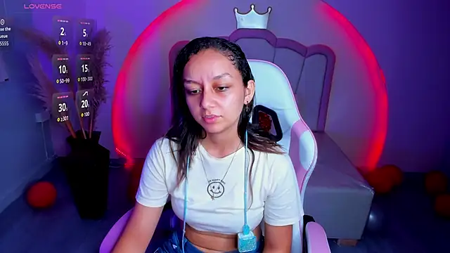 Snapshot of katy_sweet19 chatting on February 15, 10:36 am katy sweet19 online show from February 15, 10:36 am