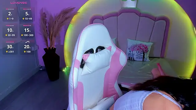 Snapshot of katy_sweet19 chatting on February 26, 10:36 am katy sweet19 online show from February 26, 10:36 am