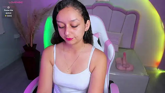 Snapshot of katy_sweet19 chatting on March 14, 10:32 am katy sweet19 online show from March 14, 10:32 am