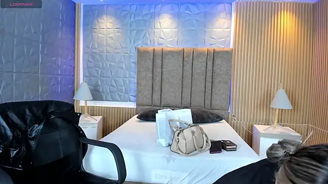 Alessia Taylorr online show from October 15, 12:05 pm