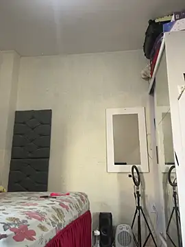 Indiazinhax online show from February 6, 8:45 pm