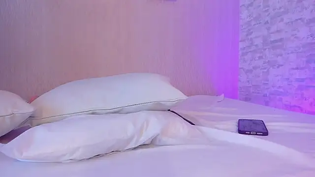 ellamontoya online show from February 14, 7:28 am