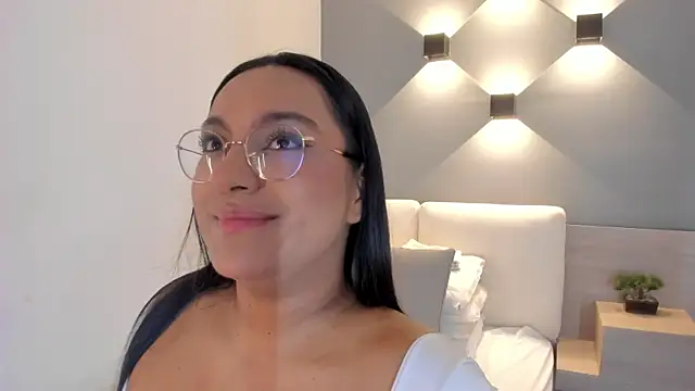 ellamontoya online show from October 17, 11:02 am