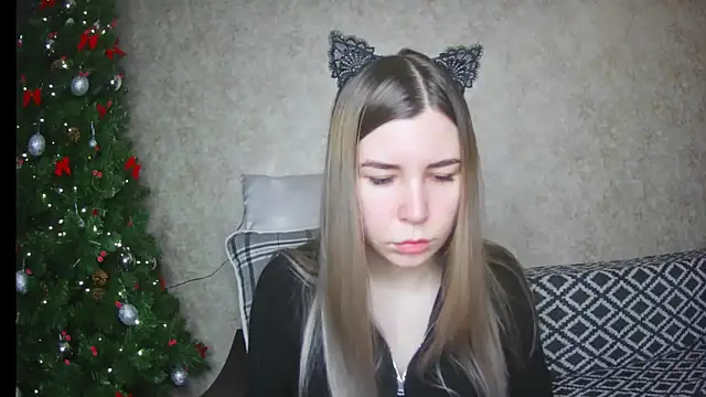 ElllaNuar online show from January 24, 1:13 am