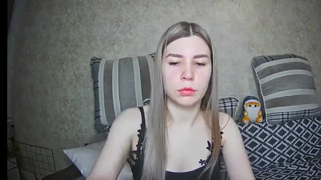 ElllaNuar online show from March 17, 1:35 am