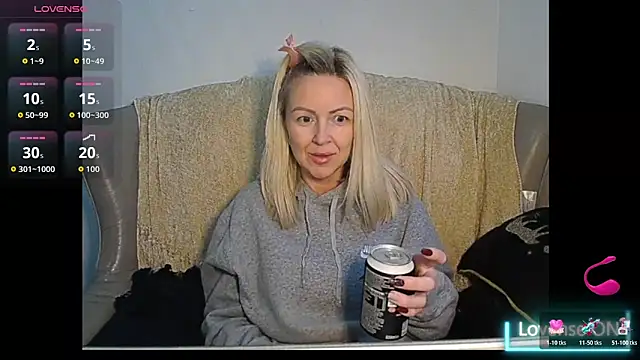 Snapshot of Angelamariexox chatting on October 21, 4:51 pm Angelamariexox online show from October 21, 4:51 pm