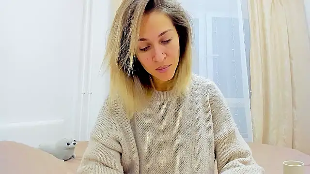 Mona Cruz online show from December 9, 5:07 am