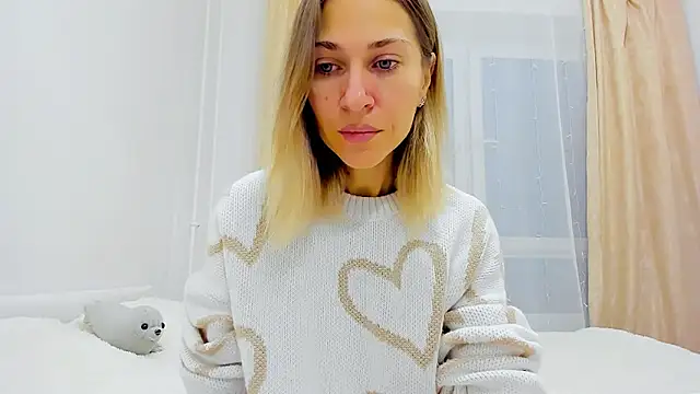 Mona Cruz online show from December 11, 5:10 am